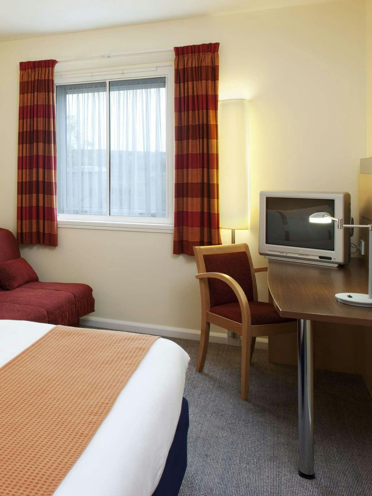 Hotel Holiday Inn Express Bedford photo 2