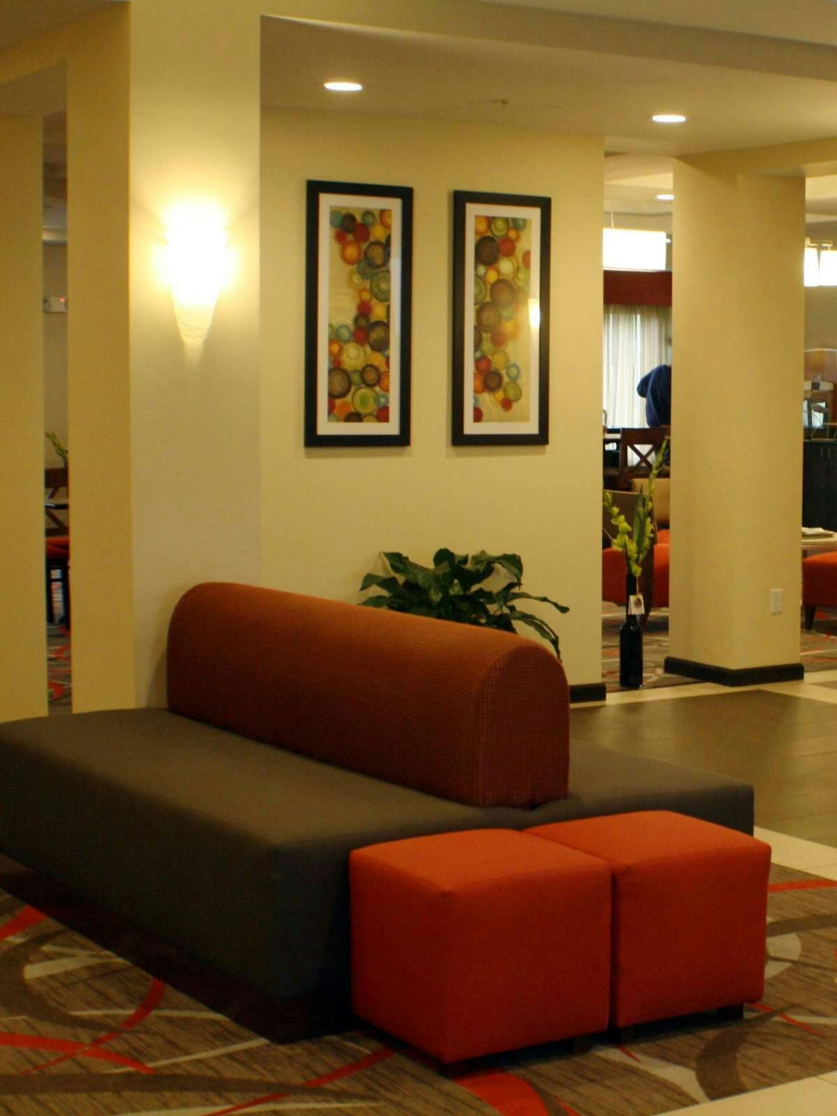 Hotel Holiday Inn Express Bradford photo 3