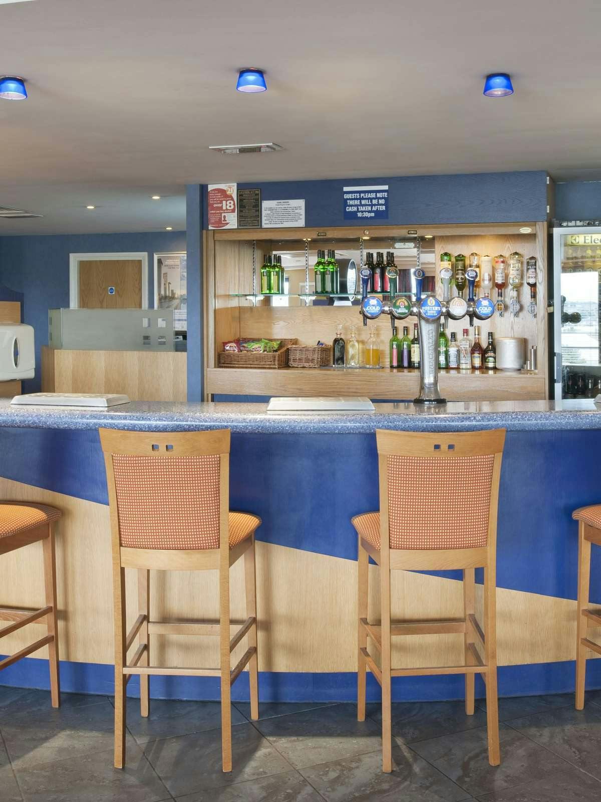 Hotel Holiday Inn Express Bradford City Centre photo 2