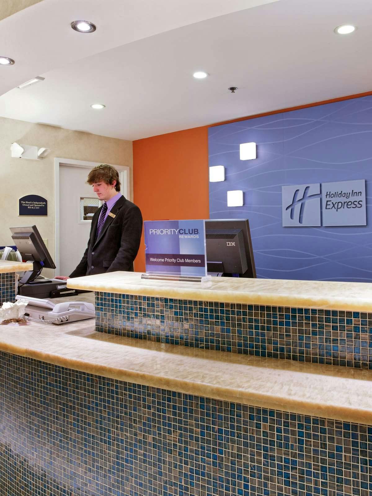Hotel Holiday Inn Express Branford photo 4