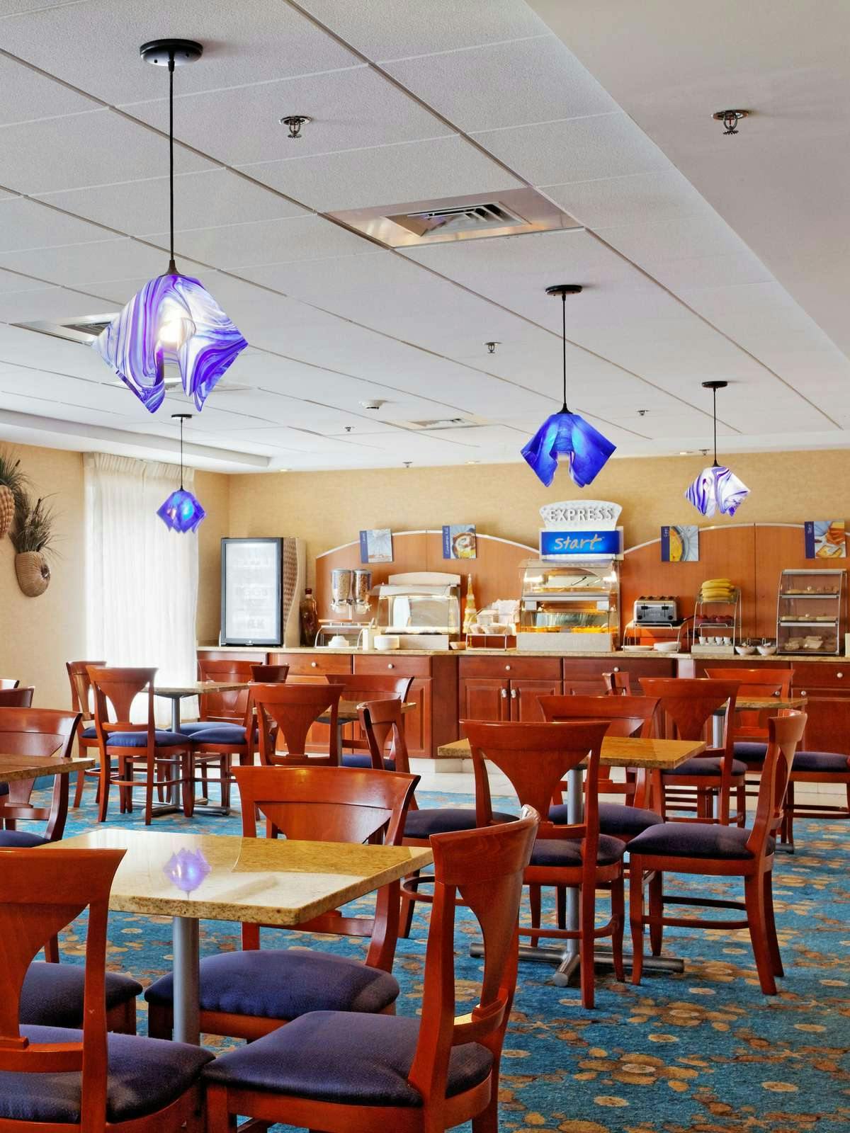 Hotel Holiday Inn Express Branford photo 5