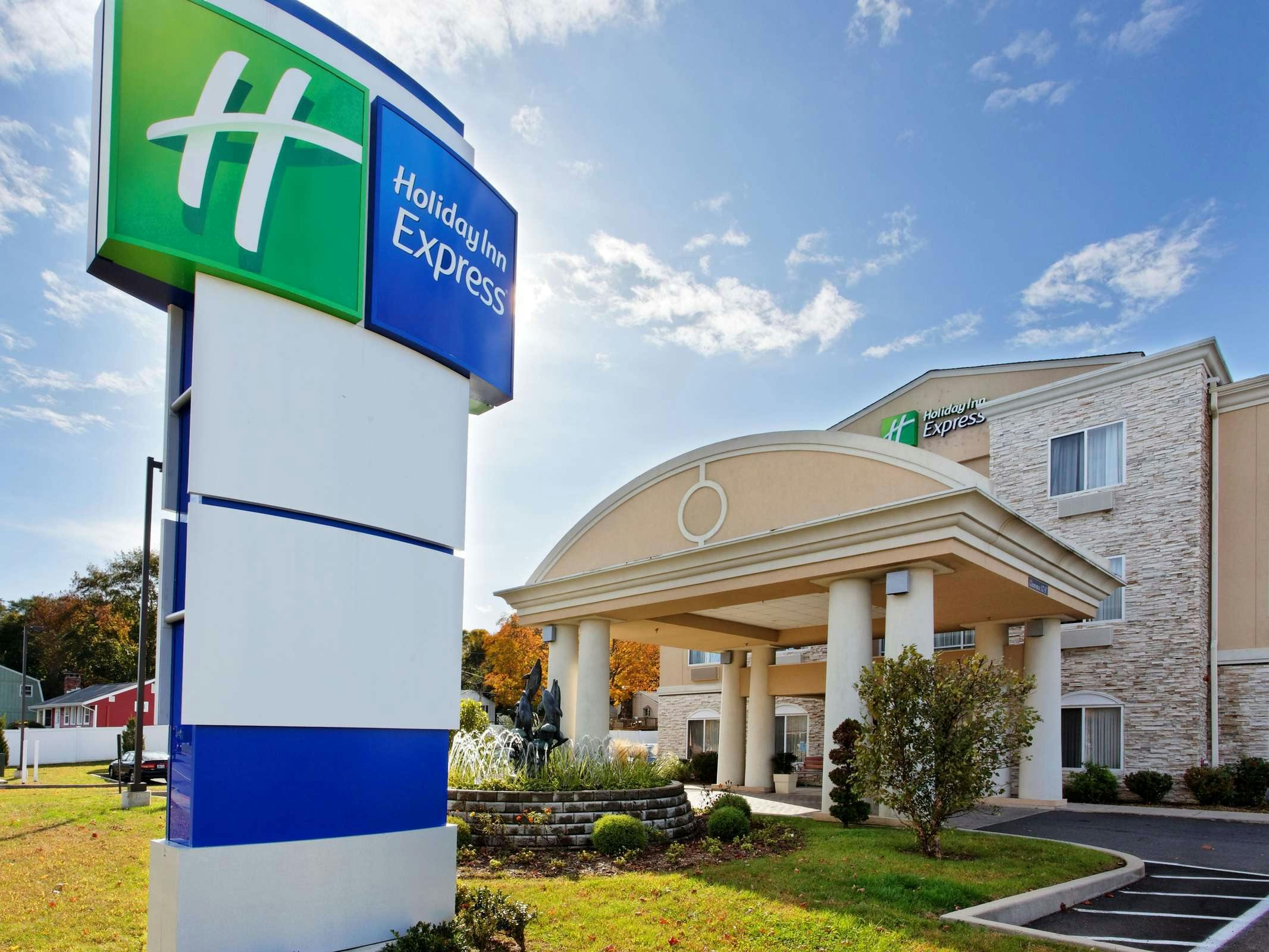 Holiday Inn Express Branford