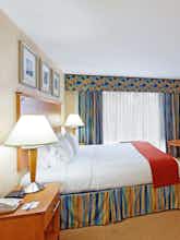 Hotel Holiday Inn Express Branford photo 1