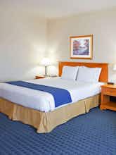 Hotel Holiday Inn Express Breezewood photo 1