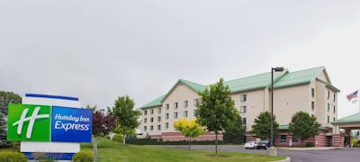 Holiday Inn Express Breezewood