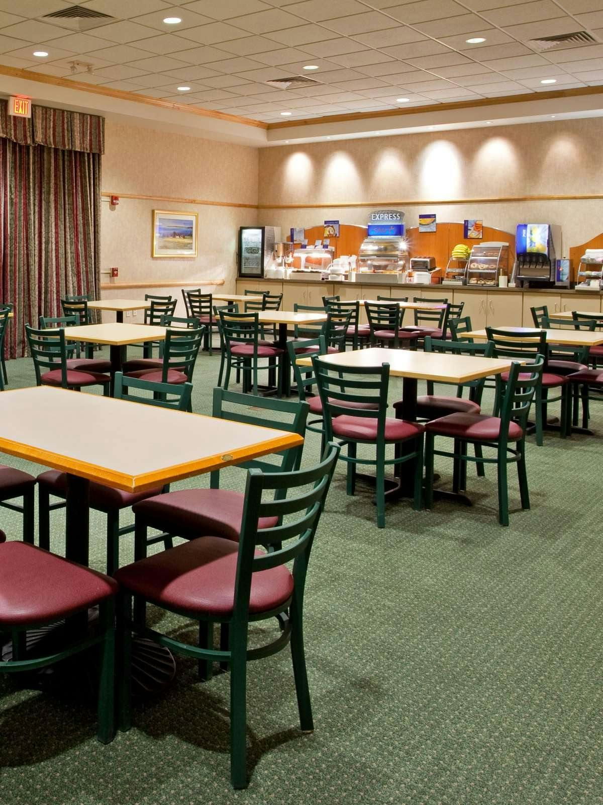 Hotel Holiday Inn Express Breezewood photo 5