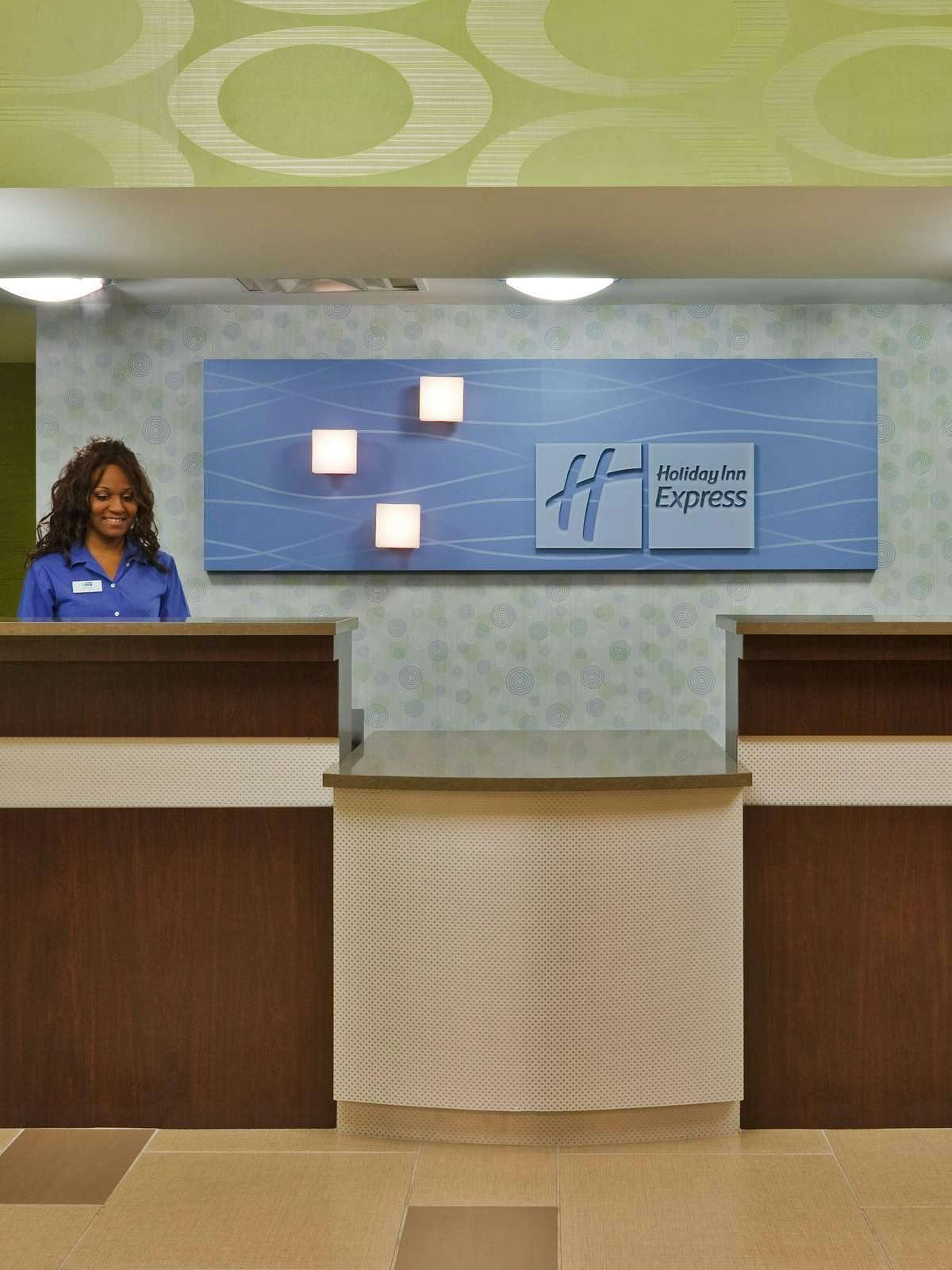 Hotel Holiday Inn Express Brentwood photo 4