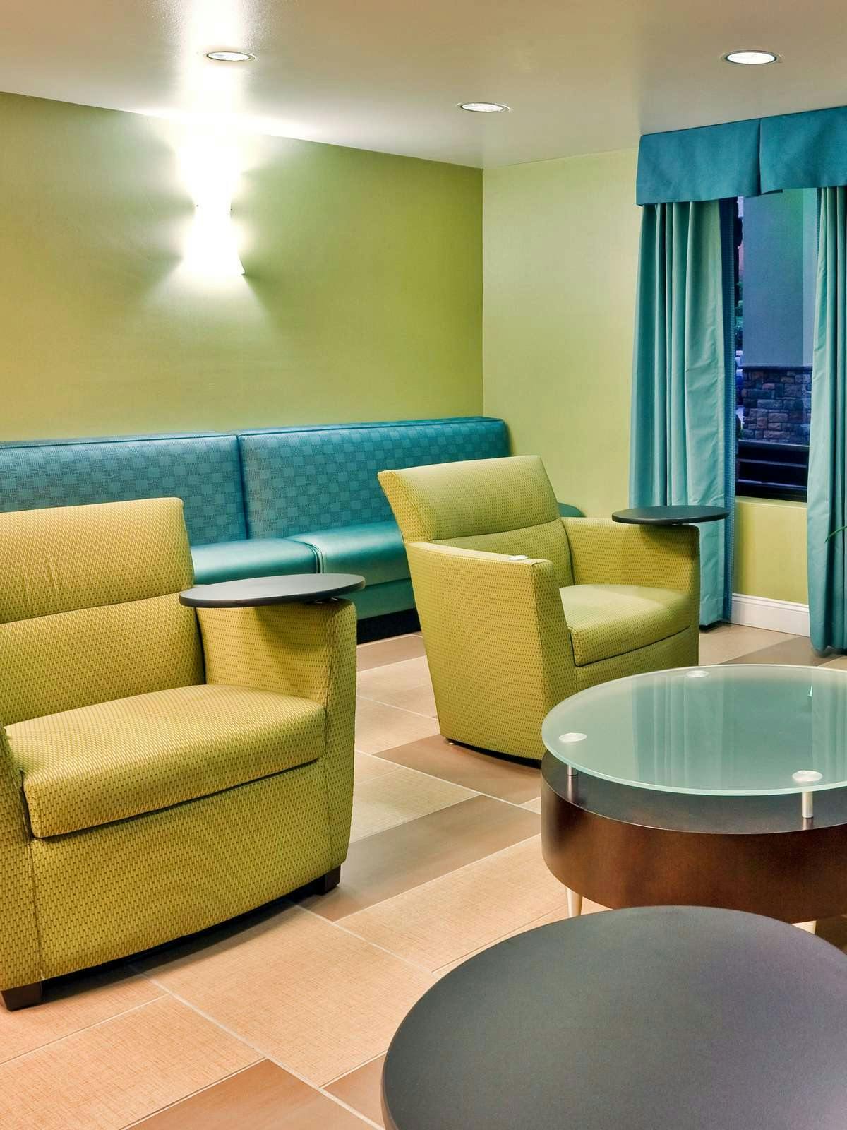 Hotel Holiday Inn Express Brentwood photo 3