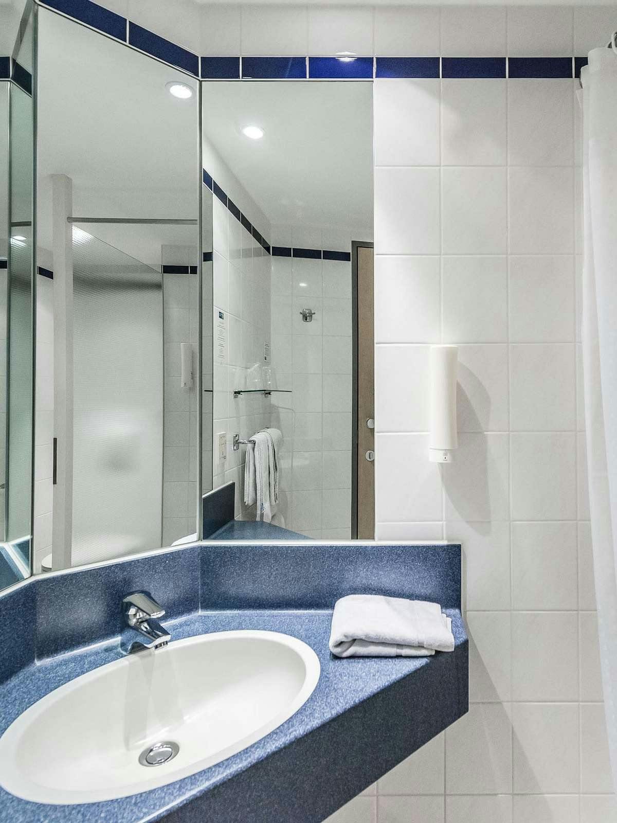 Hotel Holiday Inn Express Frankfurt Airport photo 4