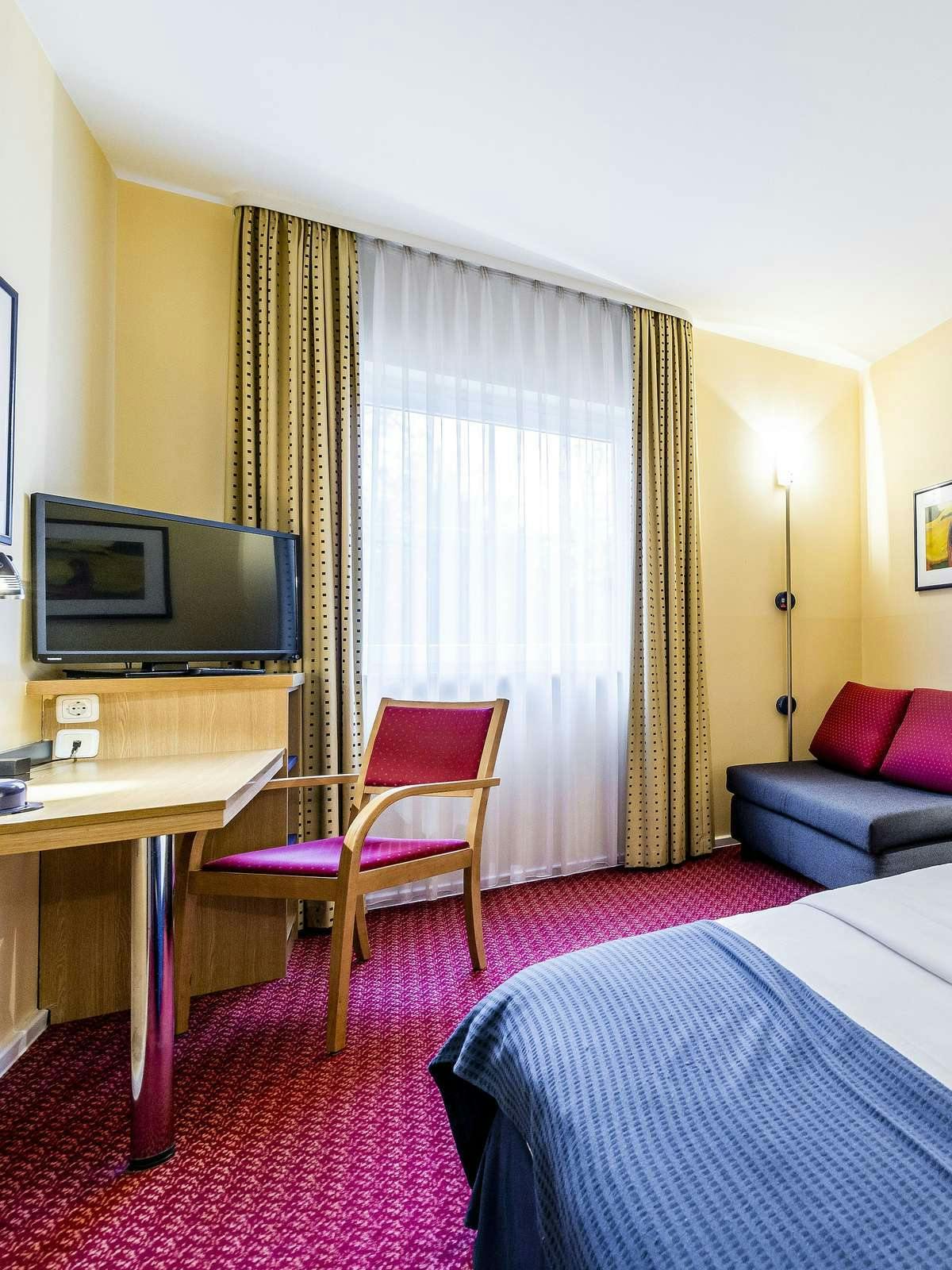 Hotel Holiday Inn Express Frankfurt Airport photo 3