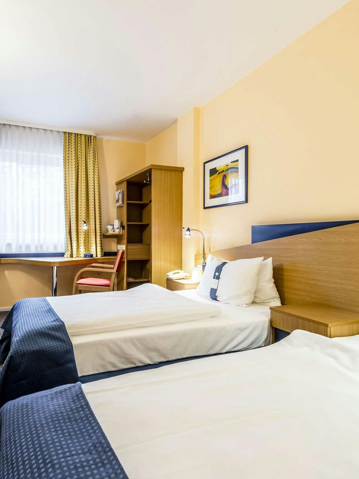 Hotel Holiday Inn Express Frankfurt Airport photo 2