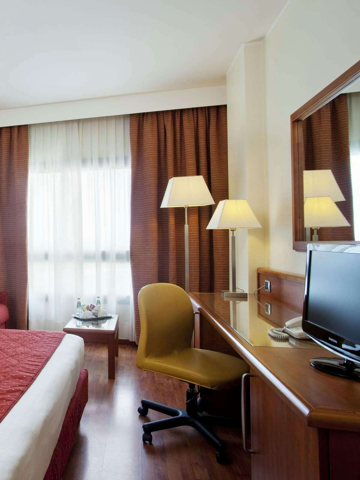 Hotel Holiday Inn Cagliari photo 2