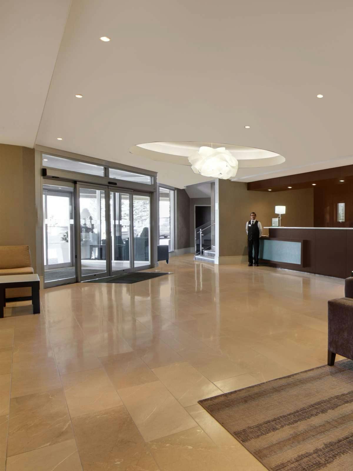 Hotel Holiday Inn Calgary Airport photo 3