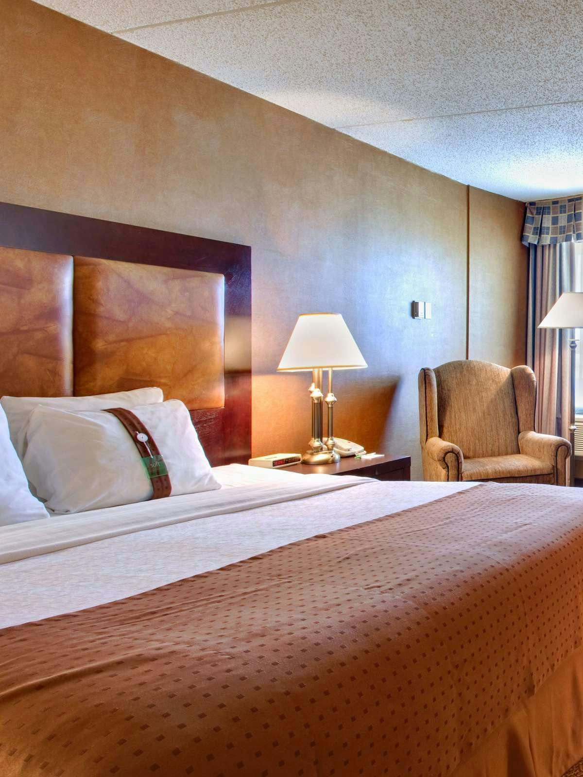 Hotel Holiday Inn Calgary Airport photo 1