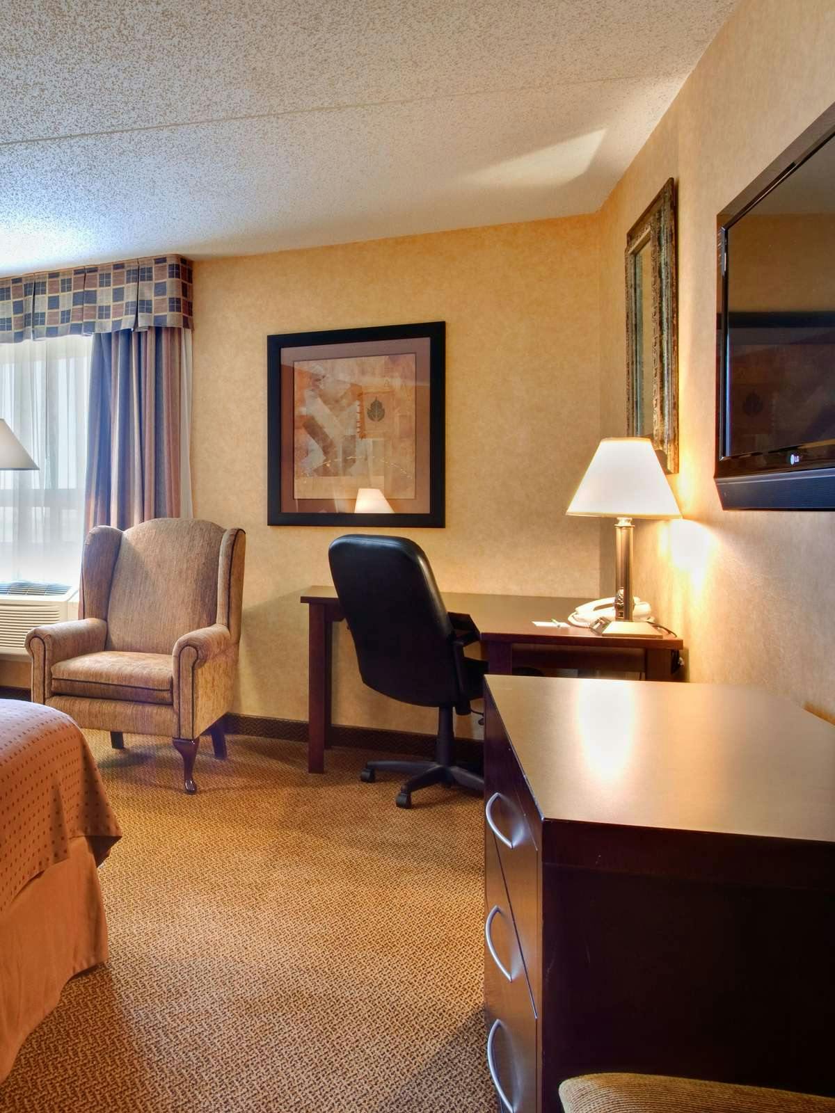 Hotel Holiday Inn Calgary Airport photo 2