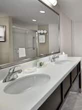 Hotel Holiday Inn Conference Center Edmonton South photo 3