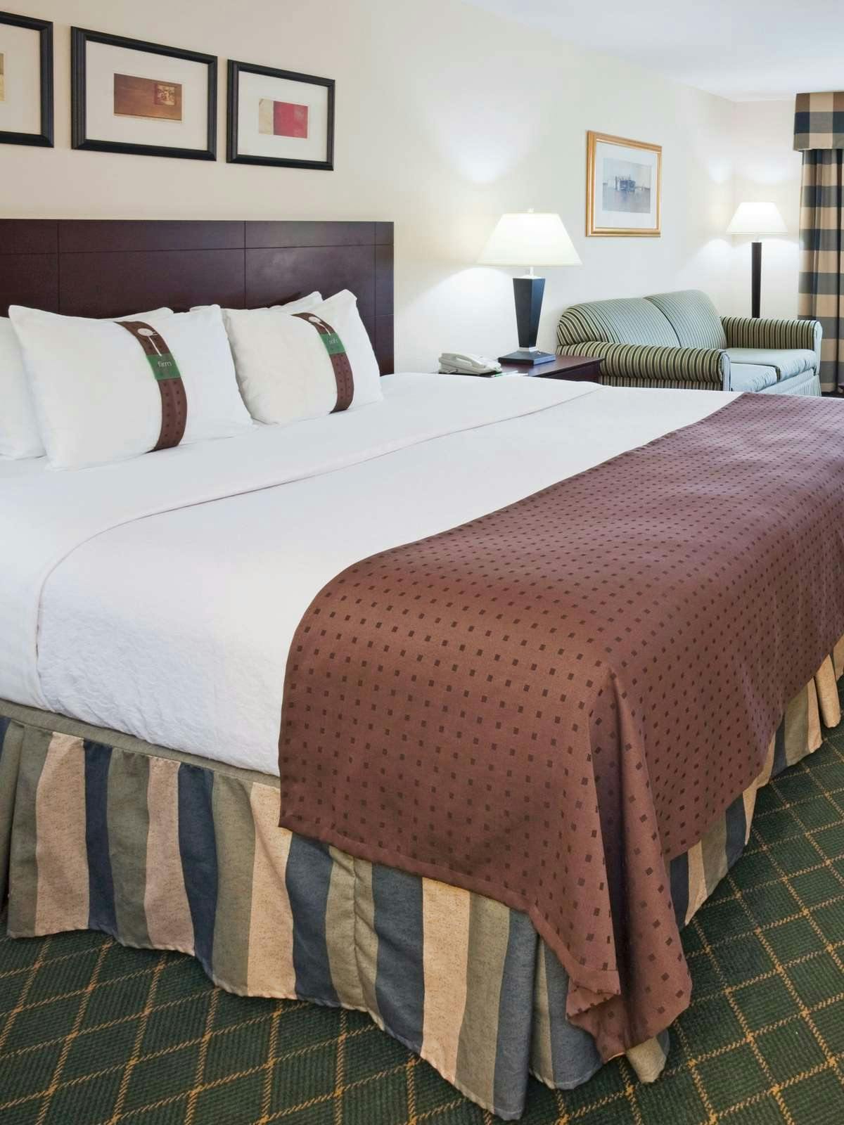 Hotel Holiday Inn Conference Center Marshfield photo 1