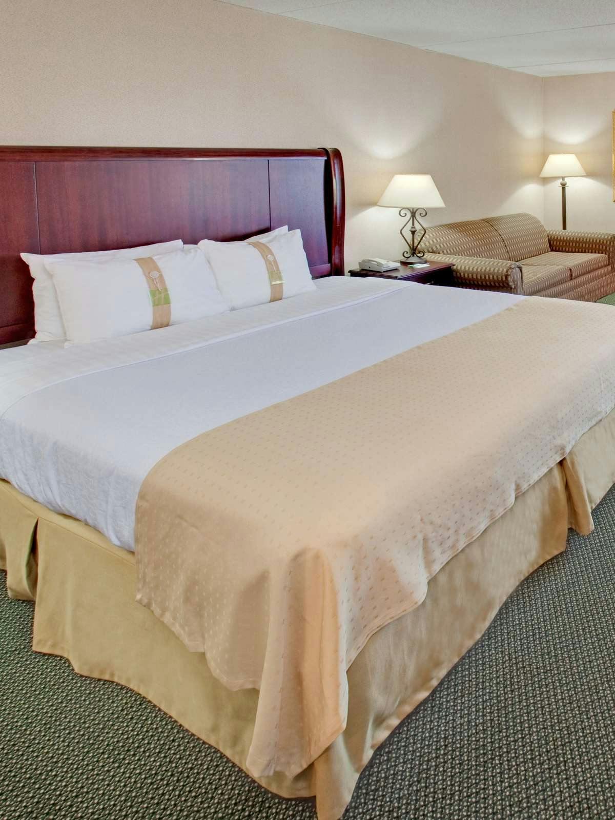 Hotel Holiday Inn Dubuque photo 1