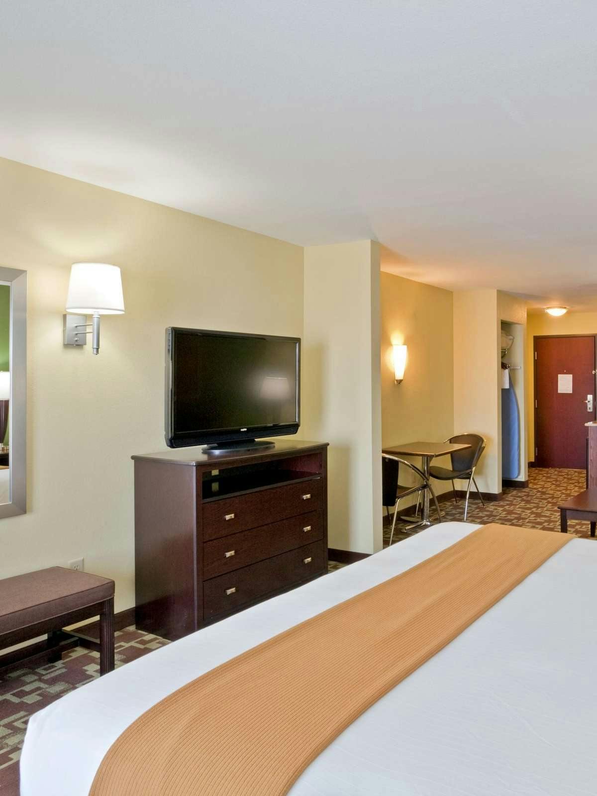 Hotel Holiday Inn Express Hotel & Suites Dumas photo 2