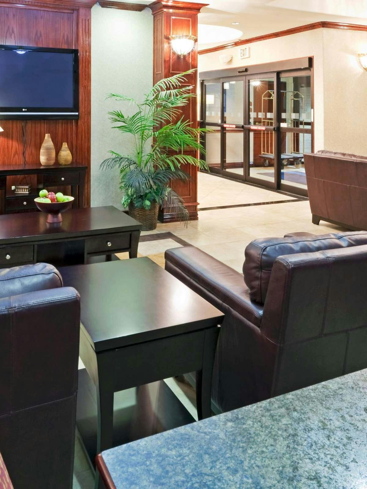 Hotel Holiday Inn Express Hotel & Suites Duncanville photo 2