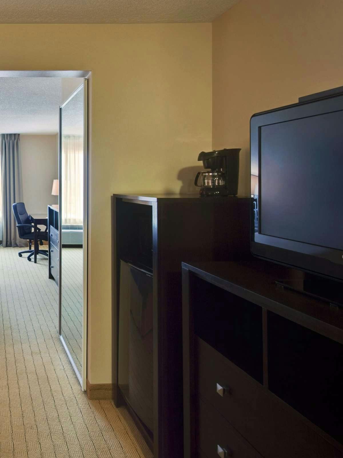 Hotel Holiday Inn Express & Suites Albuquerque Airport photo 2