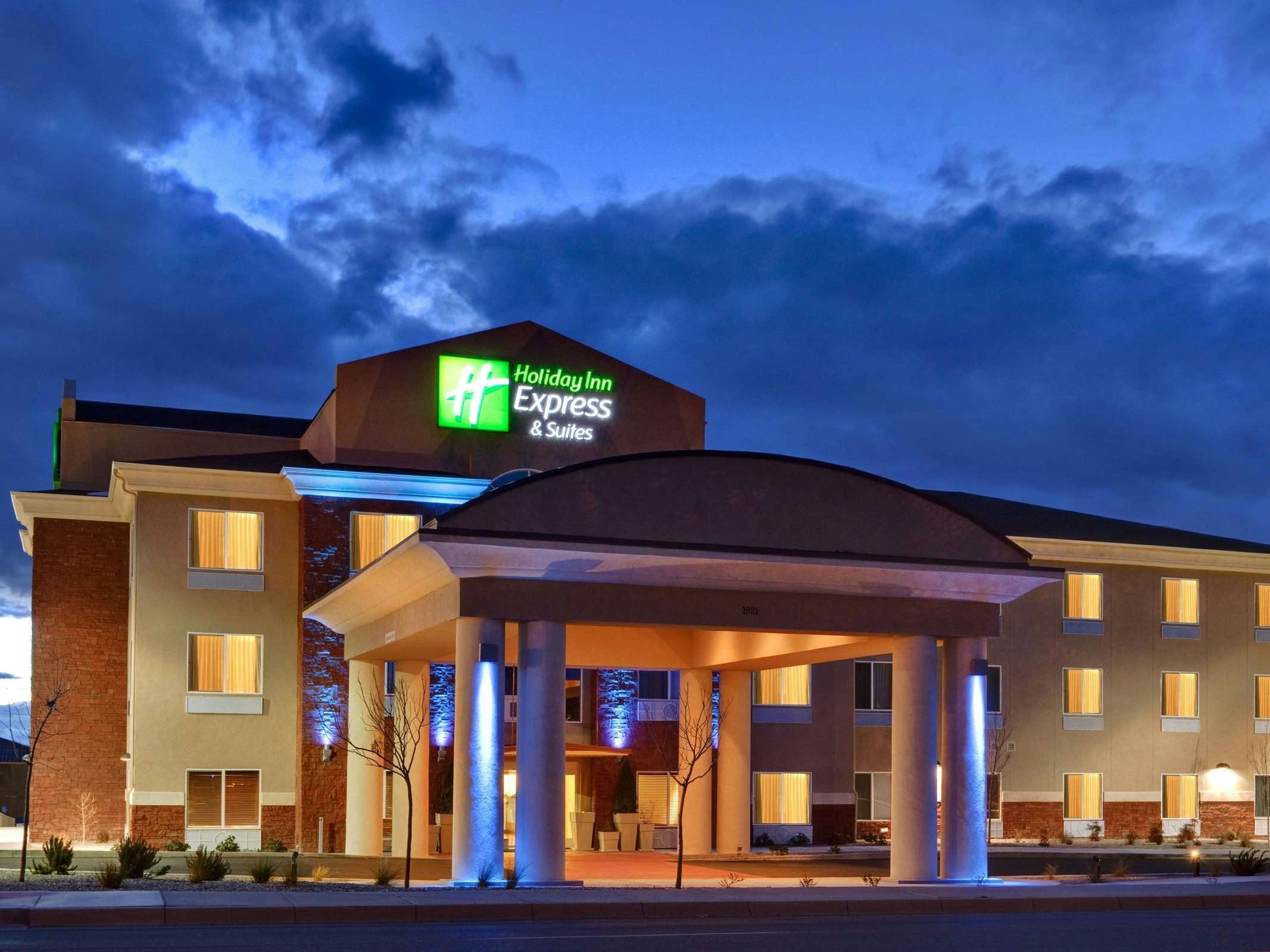 Holiday Inn Express & Suites Albuquerque Airport