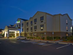 Holiday Inn Express Hotel & Suites Acworth