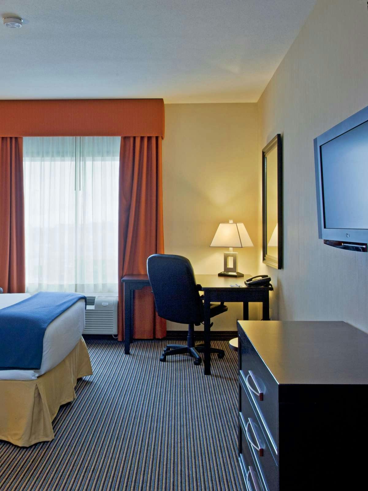 Hotel Holiday Inn Express Hotel & Suites Airport Calgary photo 2
