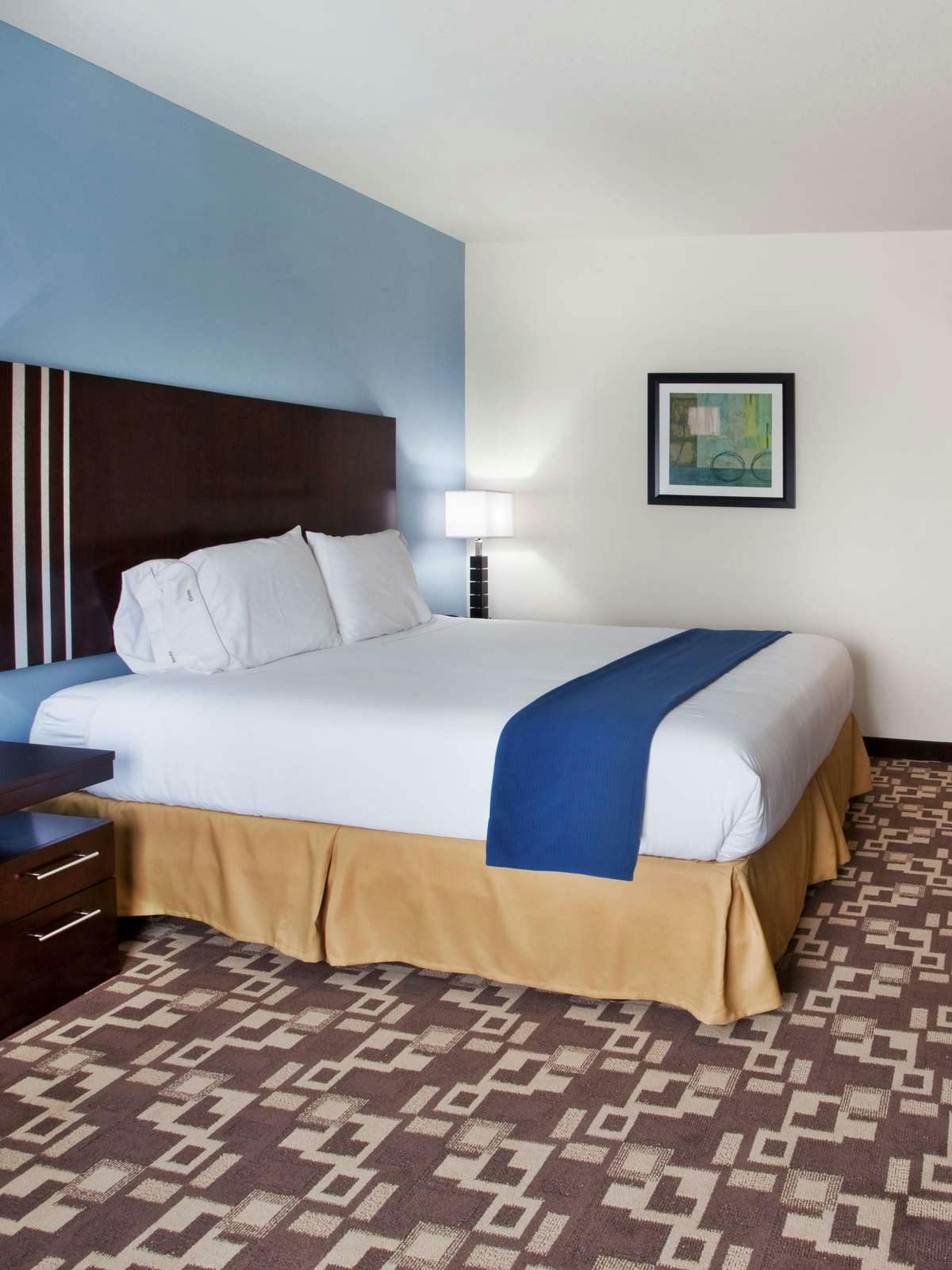 Hotel Holiday Inn Express Hotel & Suites Airport West photo 1