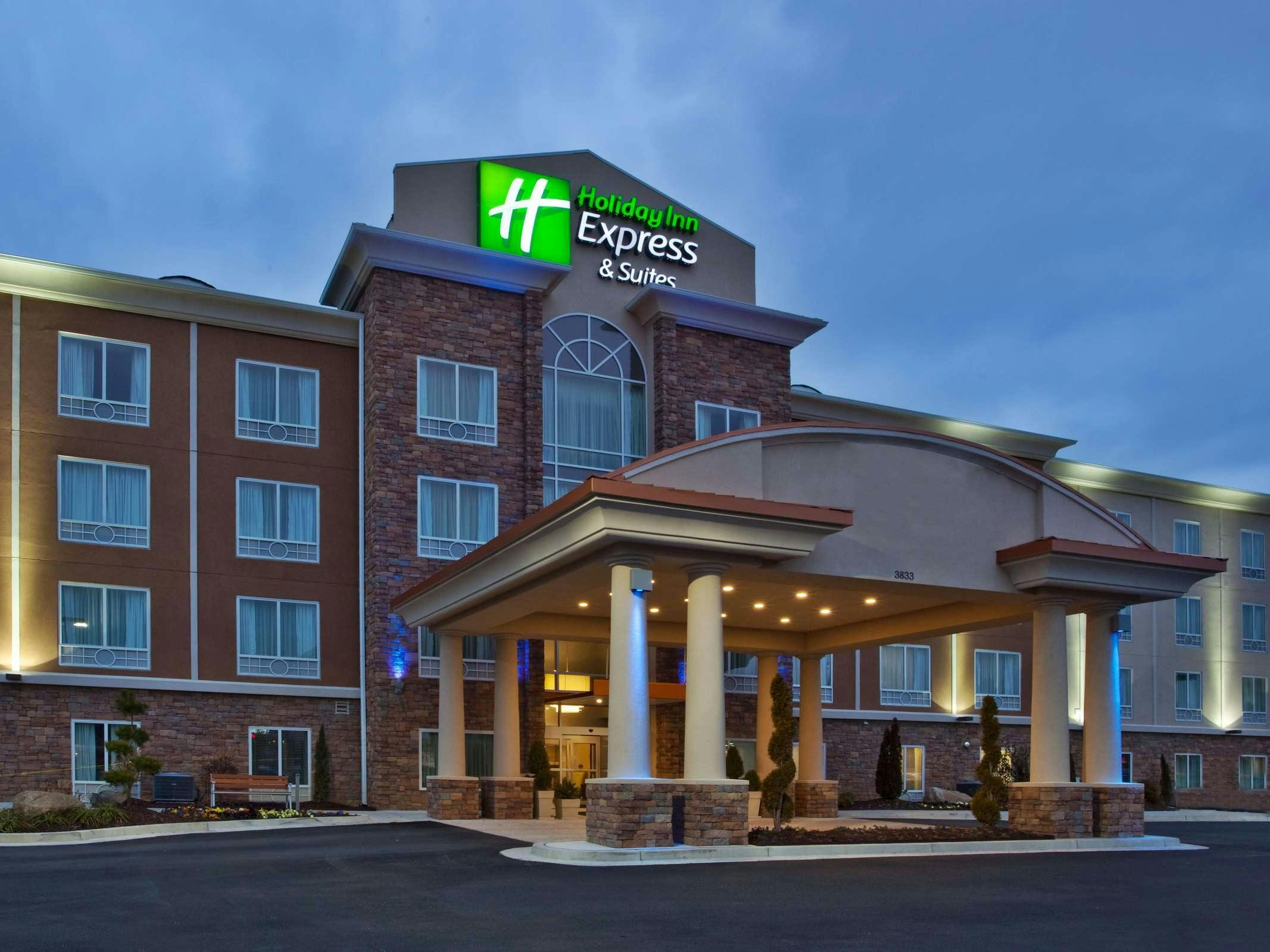 Holiday Inn Express Hotel & Suites Airport West