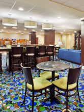 Hotel Holiday Inn Express Hotel & Suites Airport West photo 5