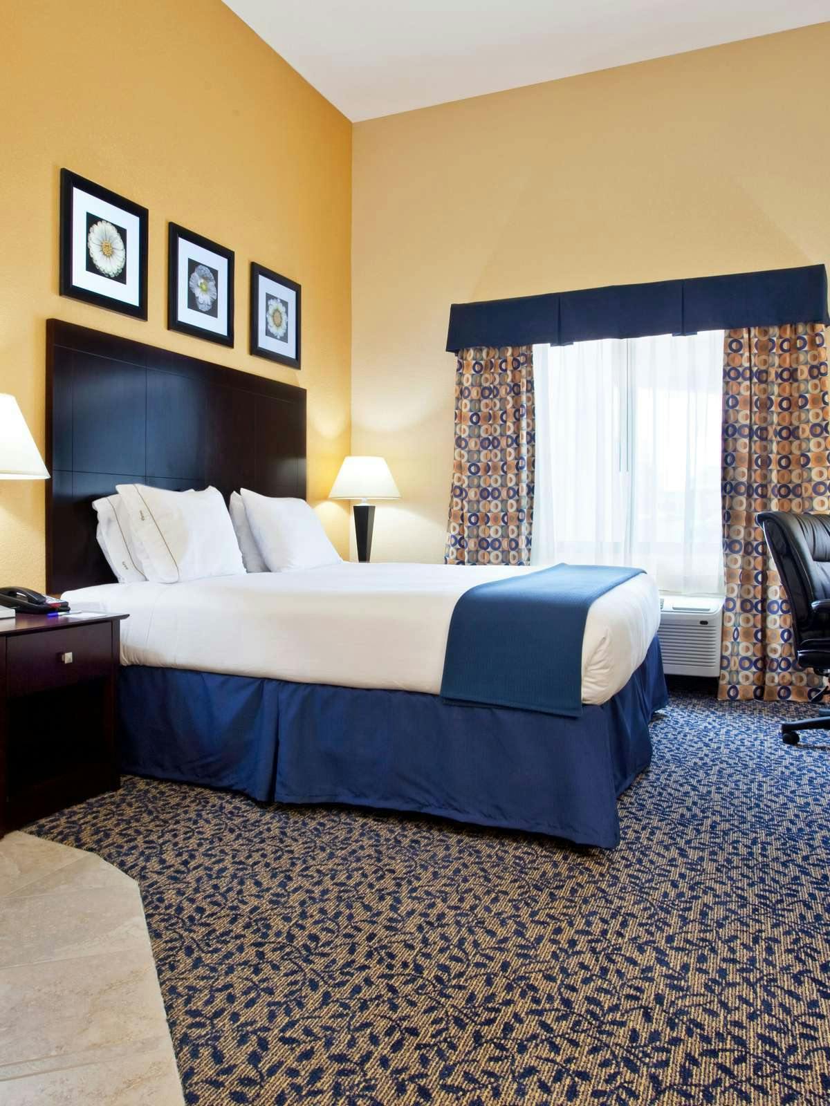 Holiday Inn Express Hotel Suites Akron Airport Akron Hoteltonight