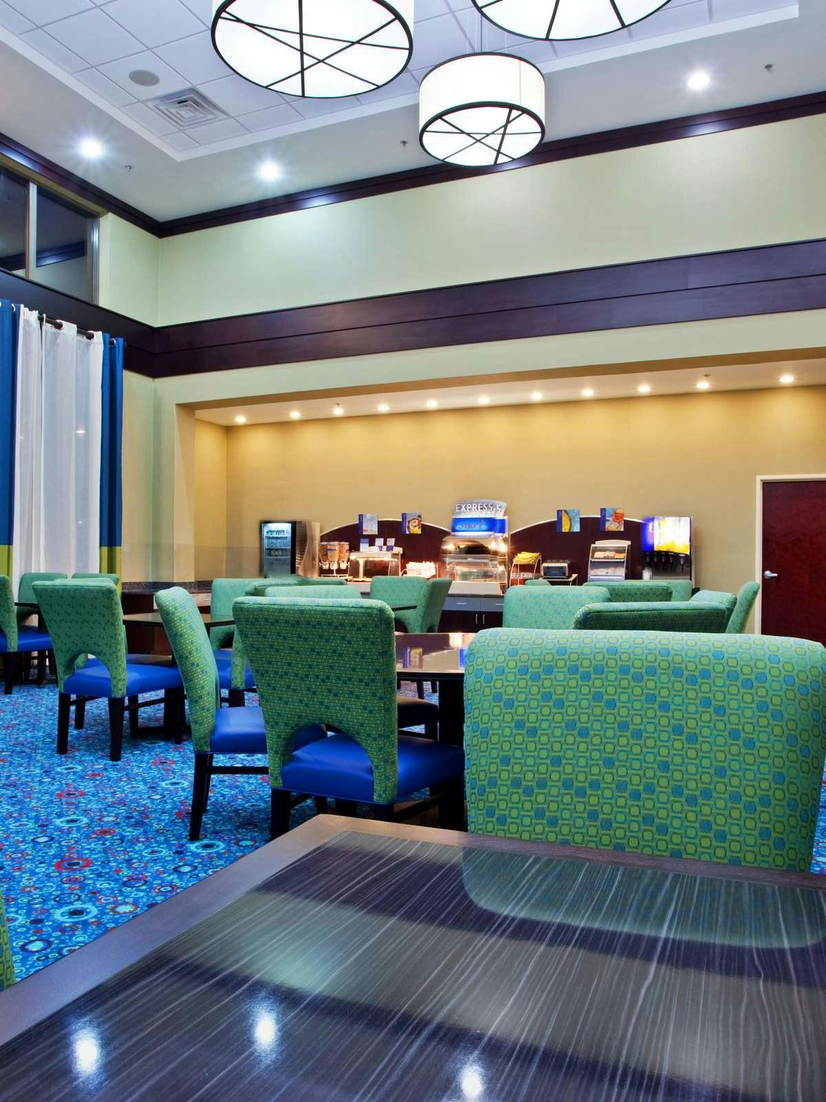 Hotel Holiday Inn Express Hotel & Suites Akron Airport photo 5