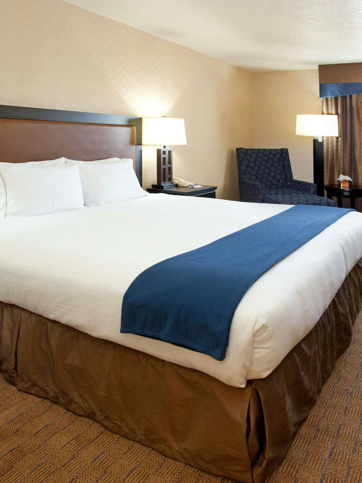 Hotel Holiday Inn Express Hotel & Suites Albuquerque Balloon Fiesta Park photo 1