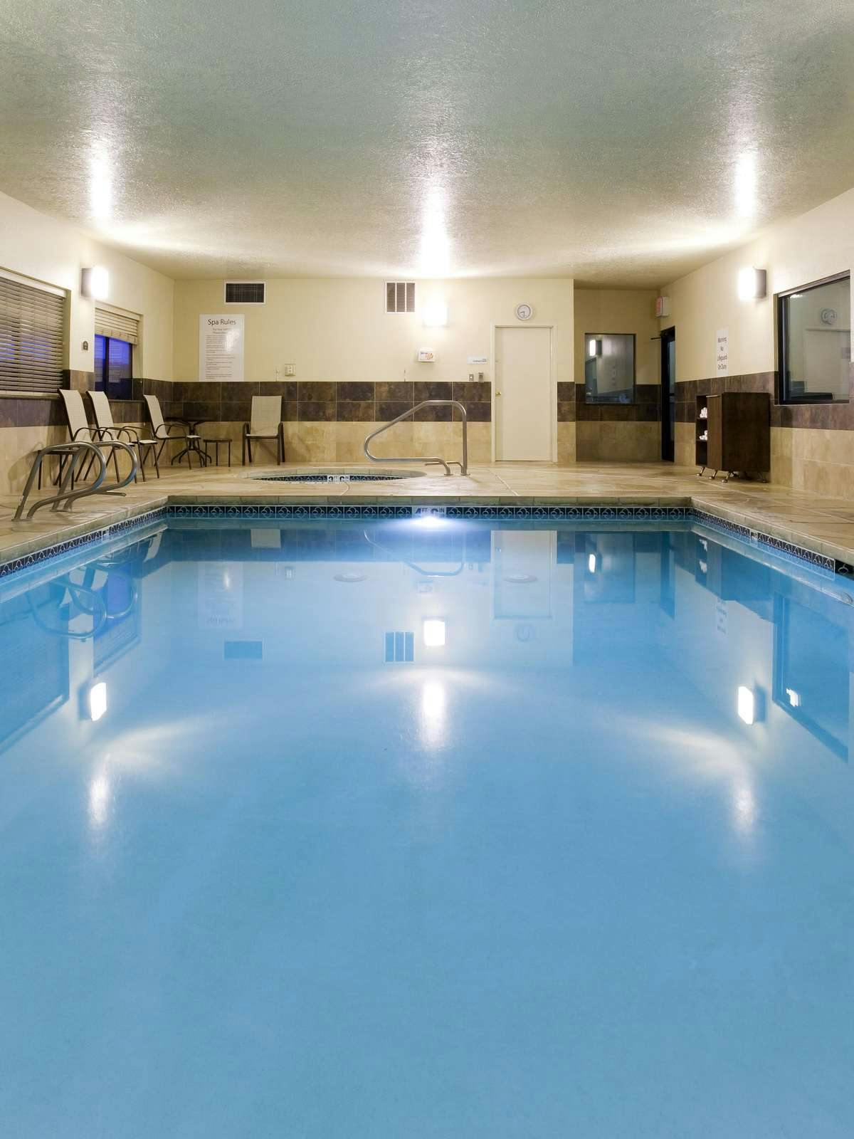 Hotel Holiday Inn Express Hotel & Suites Albuquerque Balloon Fiesta Park photo 5