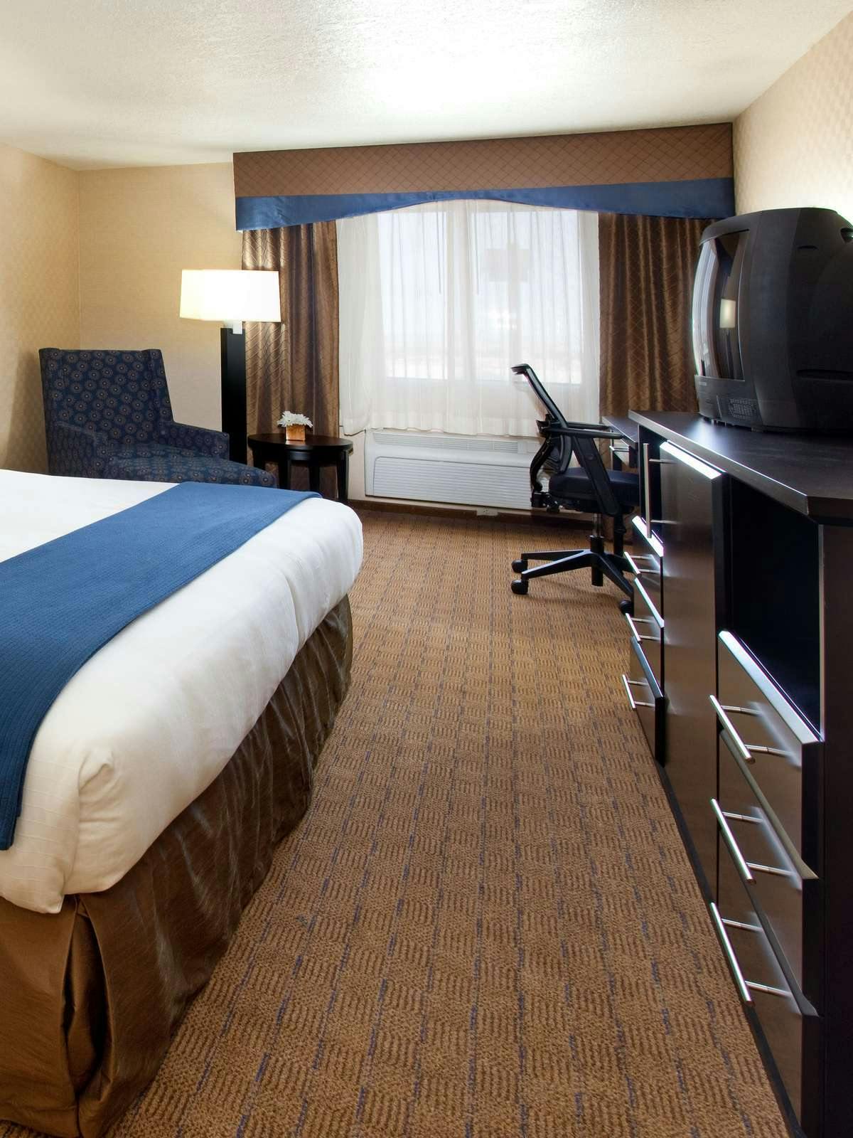 Hotel Holiday Inn Express Hotel & Suites Albuquerque Balloon Fiesta Park photo 2