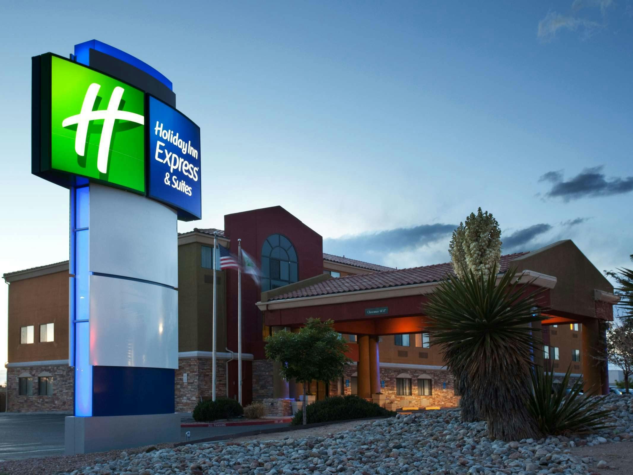 Holiday Inn Express Hotel & Suites Albuquerque Balloon Fiesta Park