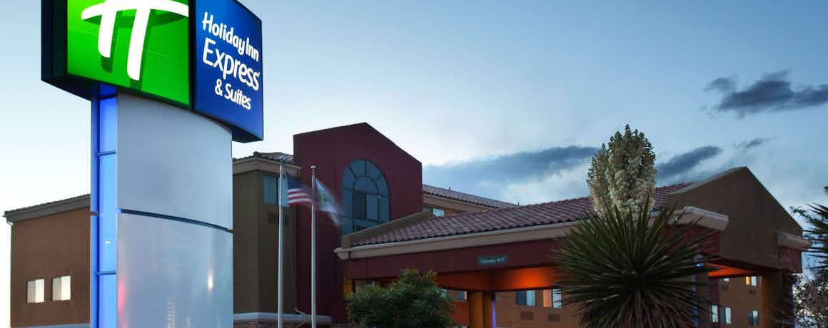 Holiday Inn Express Hotel & Suites Albuquerque Balloon Fiesta Park