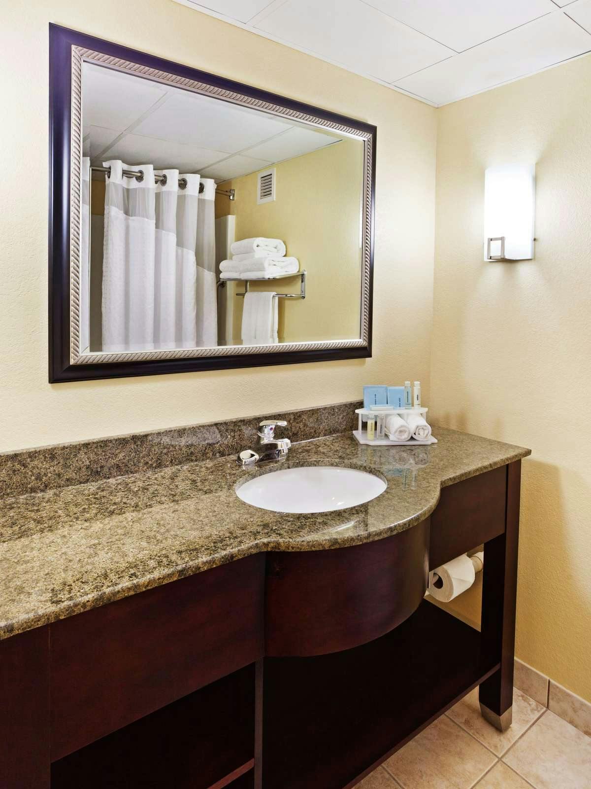 Hotel Holiday Inn Express Hotel & Suites Alcoa photo 3