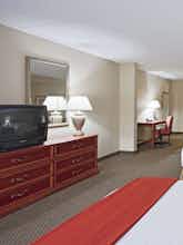 Hotel Holiday Inn Express Hotel & Suites Fort Wayne photo 2