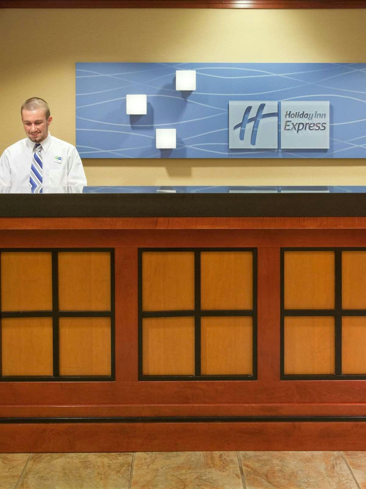 Hotel Holiday Inn Express Hotel & Suites Fort Wayne photo 4