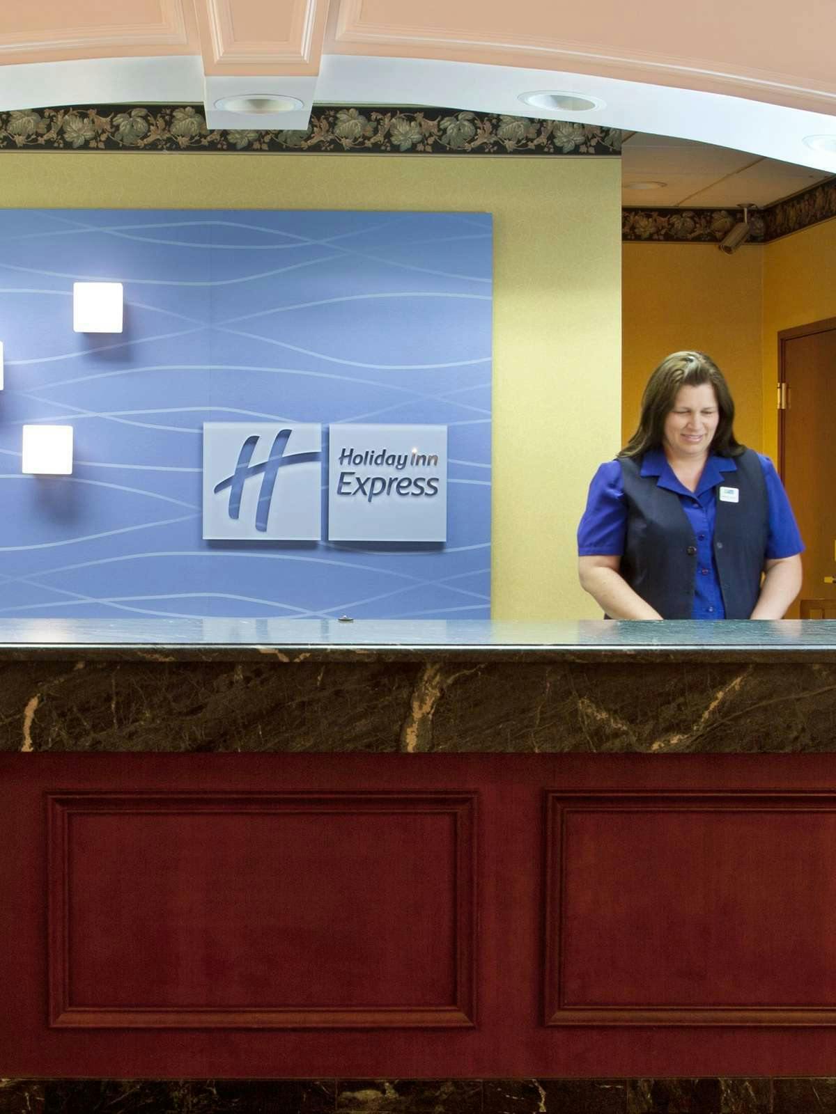 Hotel Holiday Inn Express Hotel & Suites Allen Park photo 4
