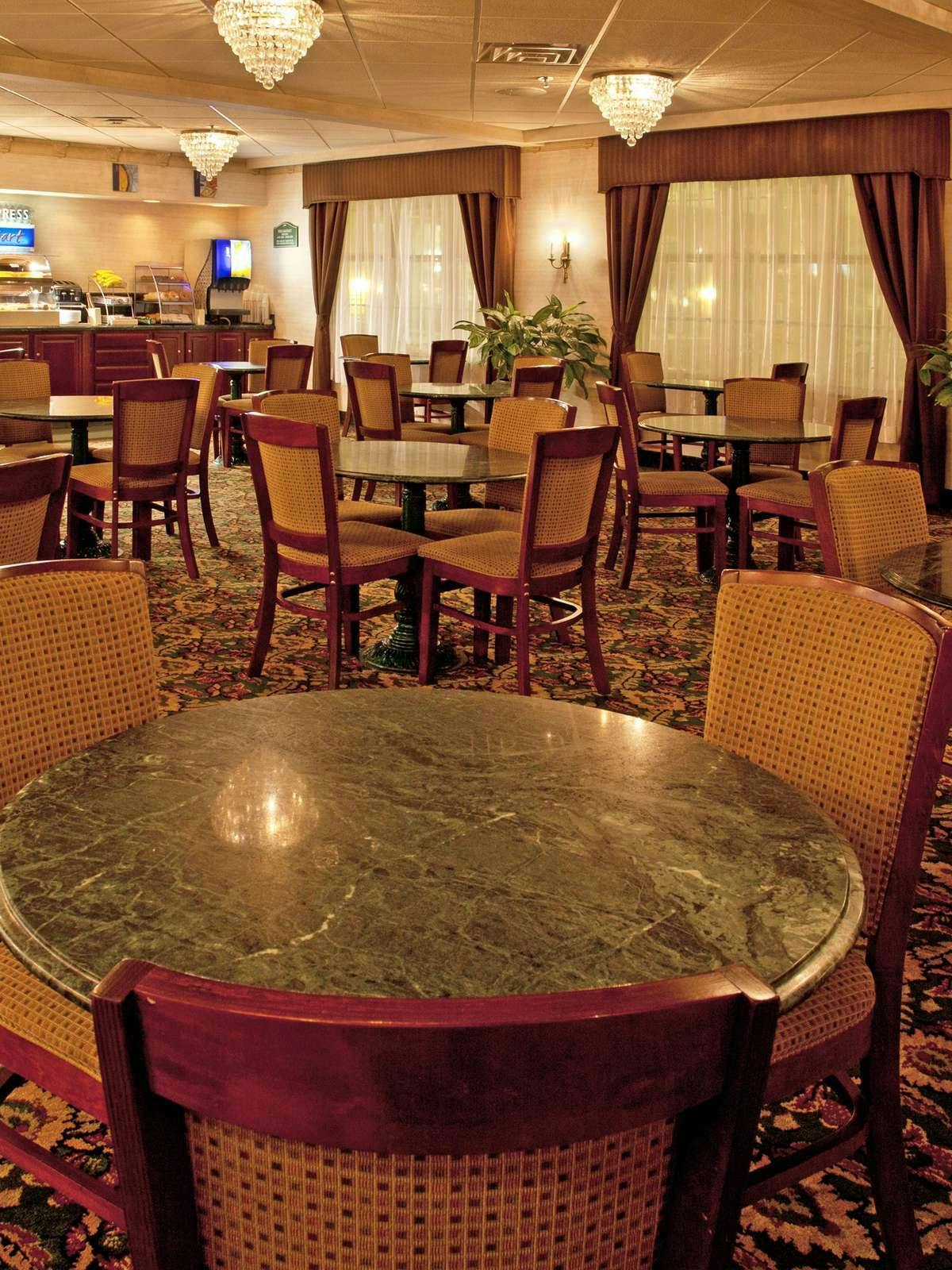 Hotel Holiday Inn Express Hotel & Suites Allen Park photo 5