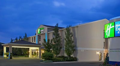 Holiday Inn Express Hotel & Suites Alliance