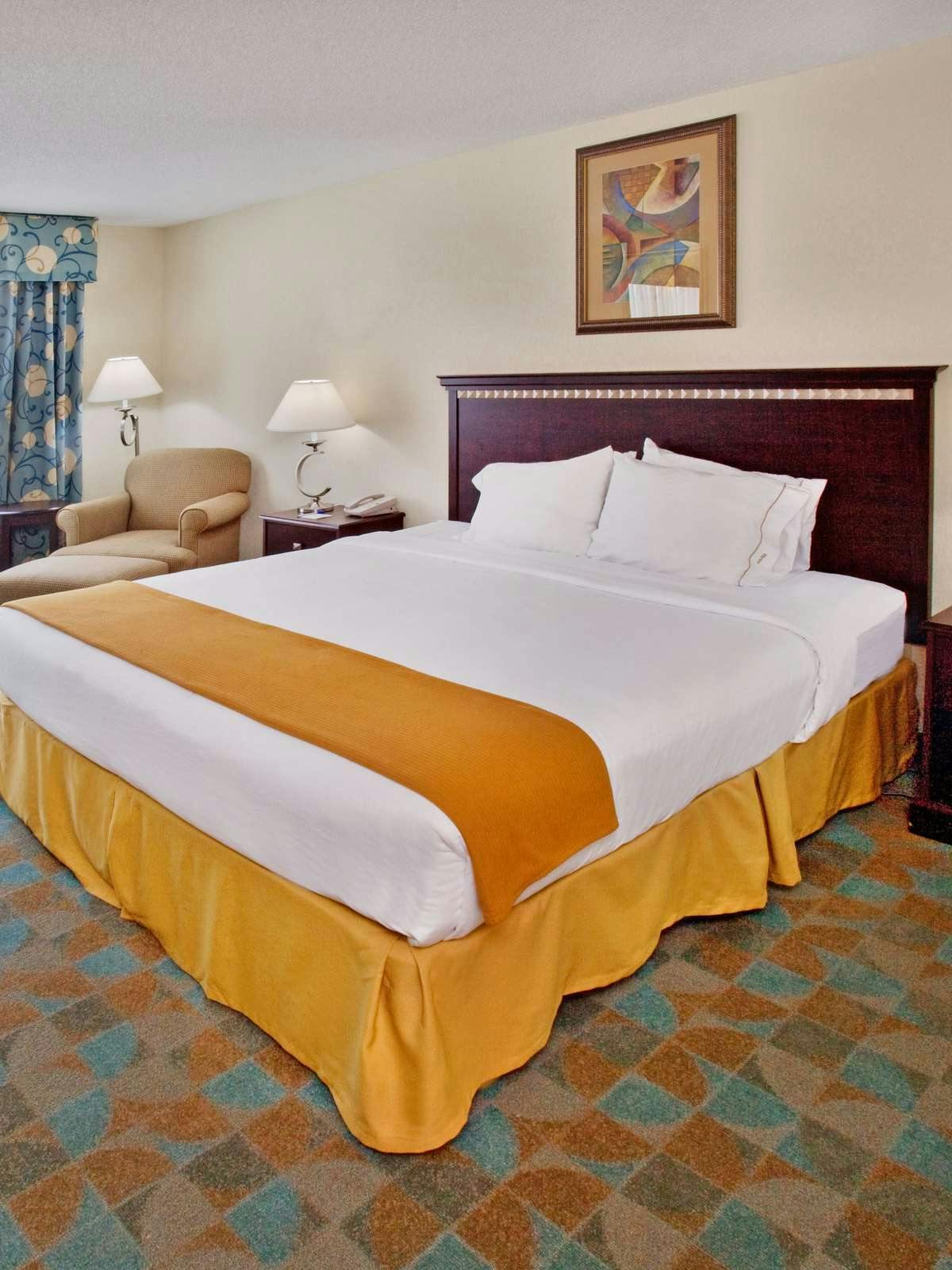 Hotel Holiday Inn Express Hotel & Suites Altoona photo 1