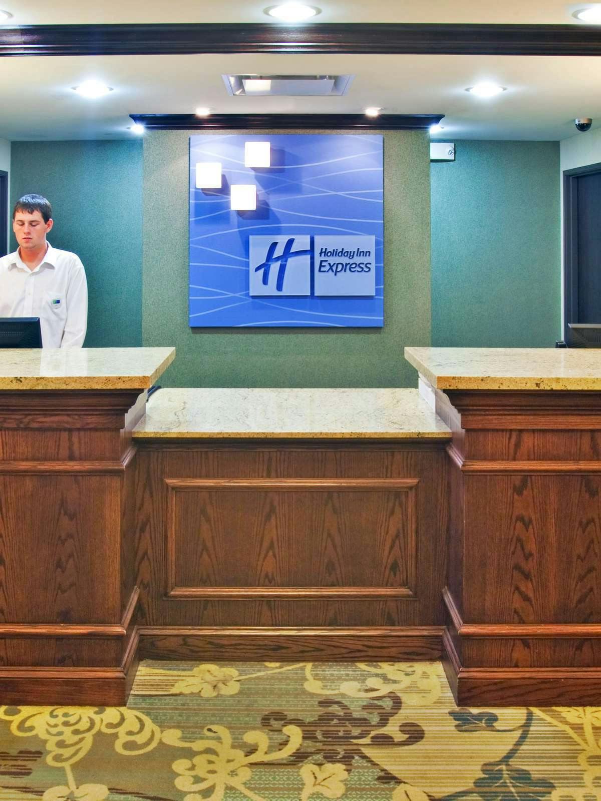 Hotel Holiday Inn Express Hotel & Suites Altoona photo 4
