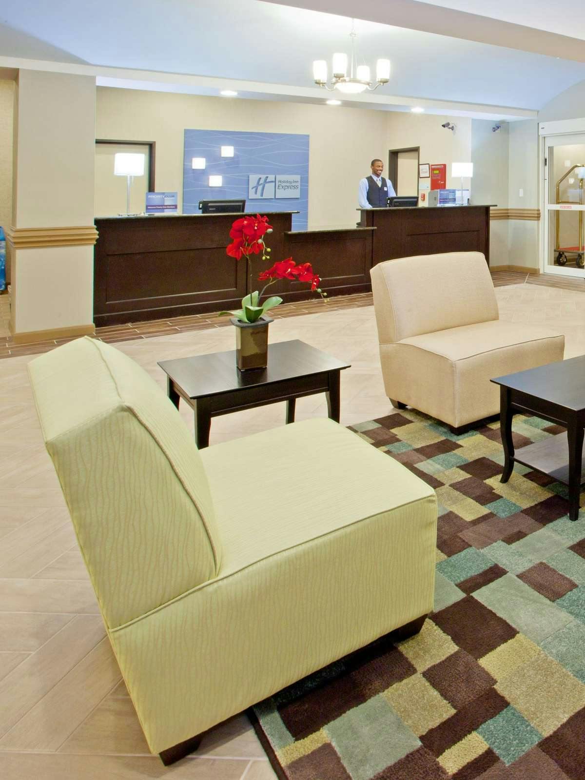Hotel Holiday Inn Express Hotel & Suites Alvarado photo 4
