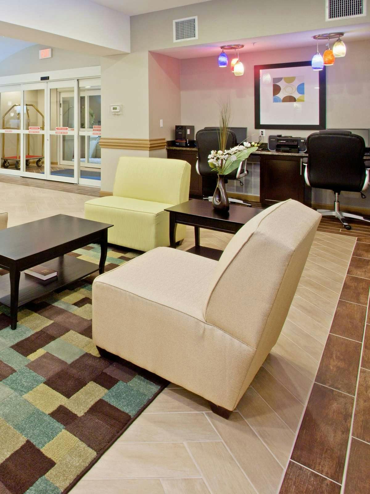 Hotel Holiday Inn Express Hotel & Suites Alvarado photo 3