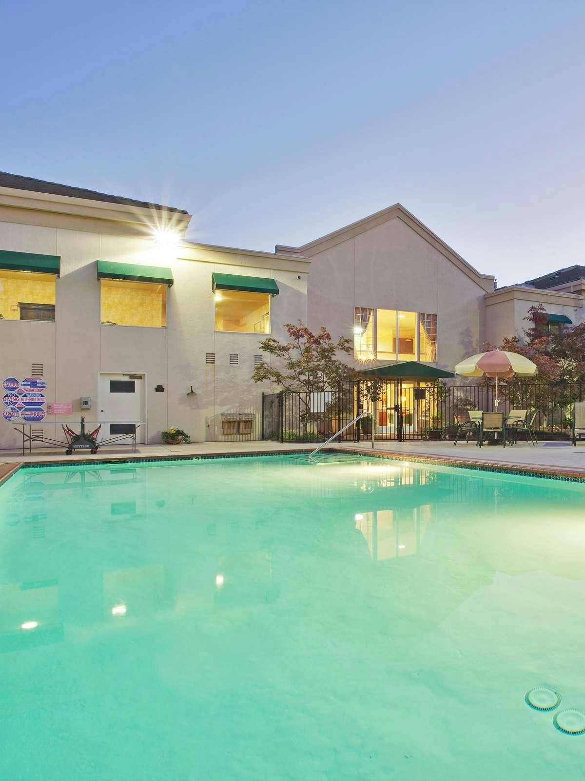 Hotel Holiday Inn Auburn photo 3