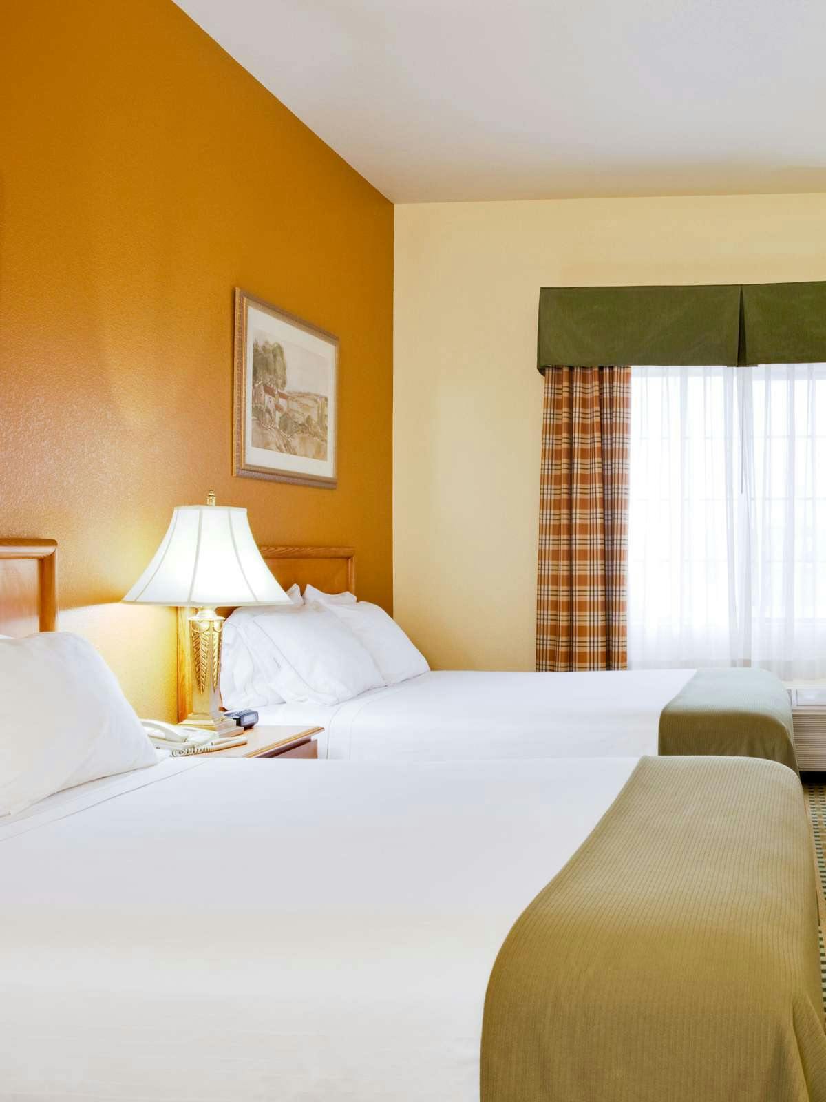 Hotel Holiday Inn Express Hotel & Suites Hesperia photo 1